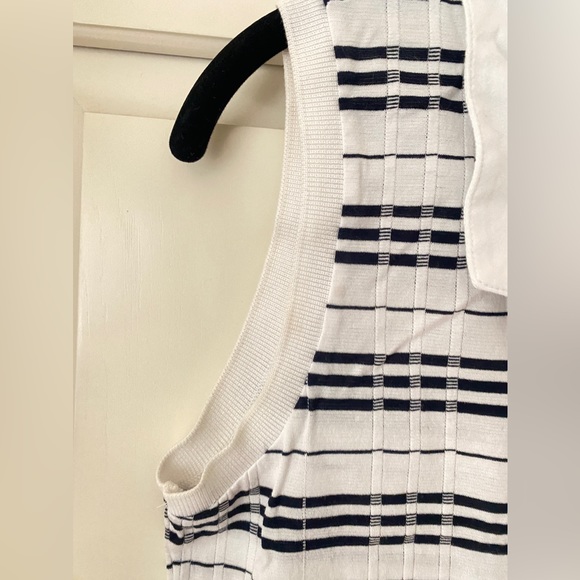 Burberry London Woman's Sleeveless Collar Tank pullover - Picture 5 of 11